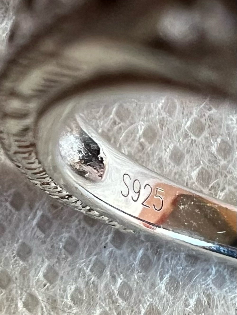 925 Sterling Silver Filigree Ring with Clear Center Ston - Picture 3 of 6